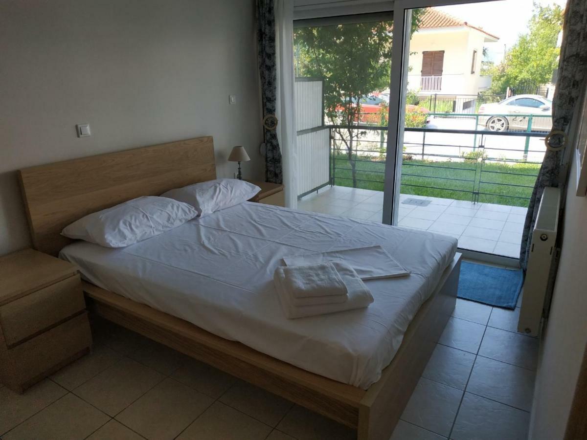 Ourania'S Apartments Kamena Vourla Esterno foto